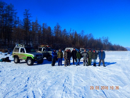 Коллектив Баунтовской петли на льду озера Орон