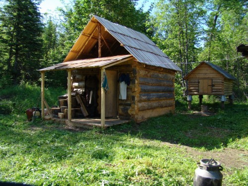 зимовье удэгейцев и амбар