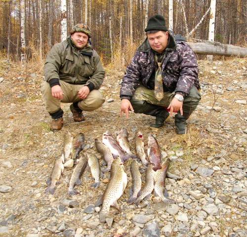 Мы с Димоном, понятно не отставали от остальных, но много рыбы не убивали.