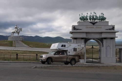Памятник Чингизхану недалеко от Улан-Батора, размер впечатляет